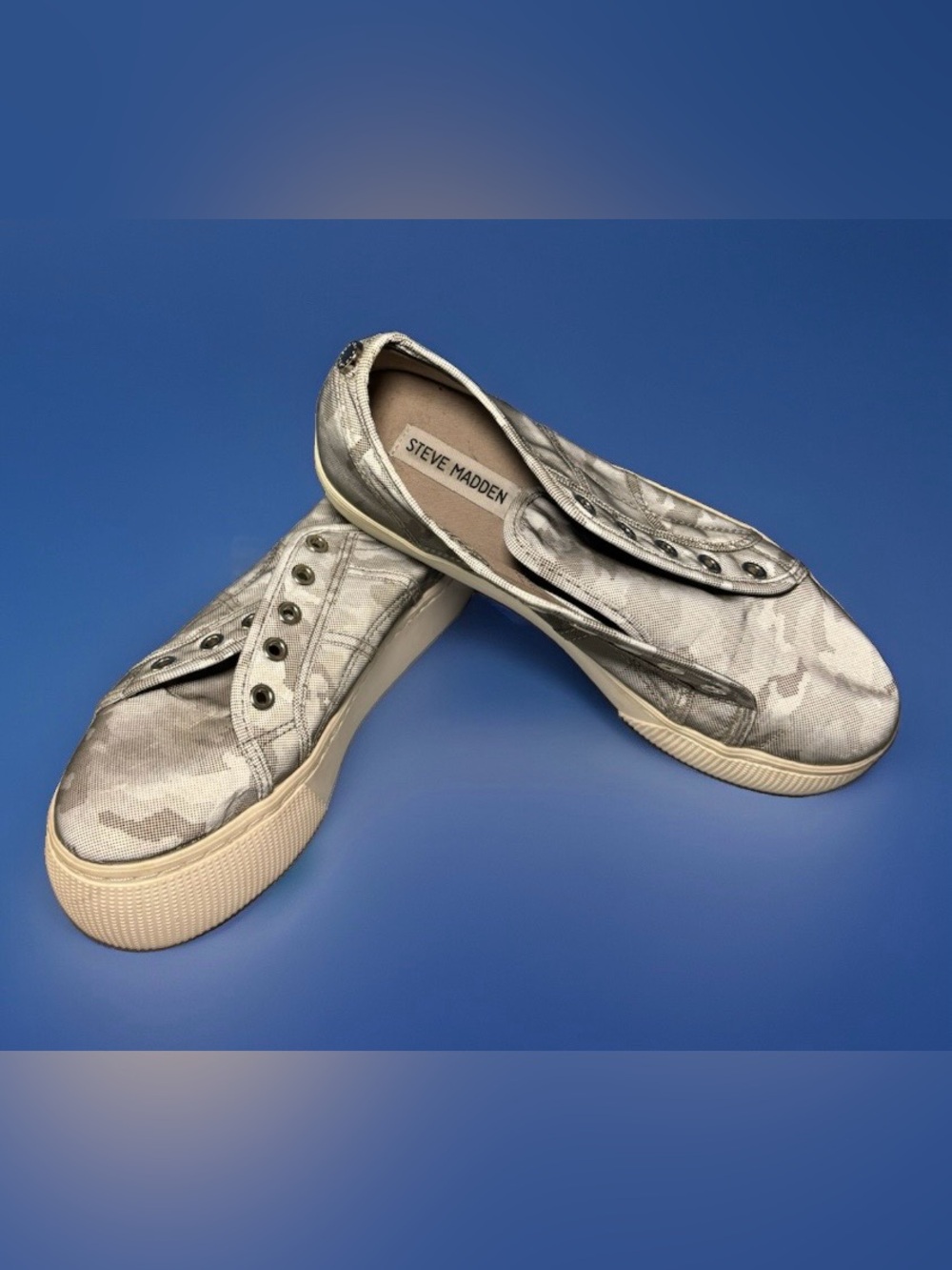 Steve Madden Grey Camo Lace up Platforms Sneakers (No Laces) - Size 7